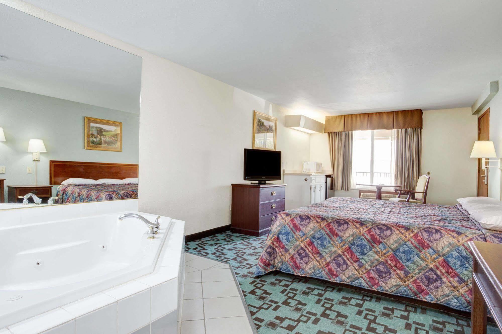 Отель Super 8 Creswell/South Eugene Экстерьер фото