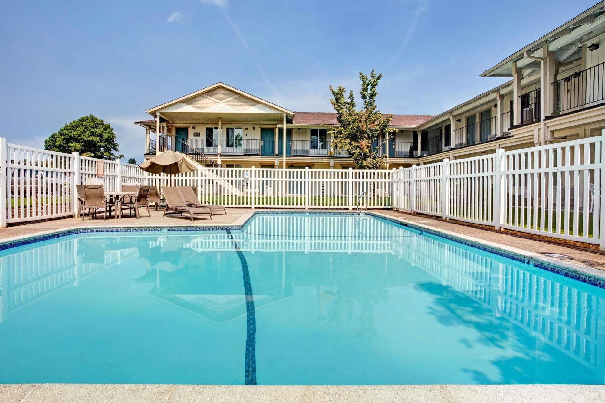 Отель Super 8 Creswell/South Eugene Экстерьер фото